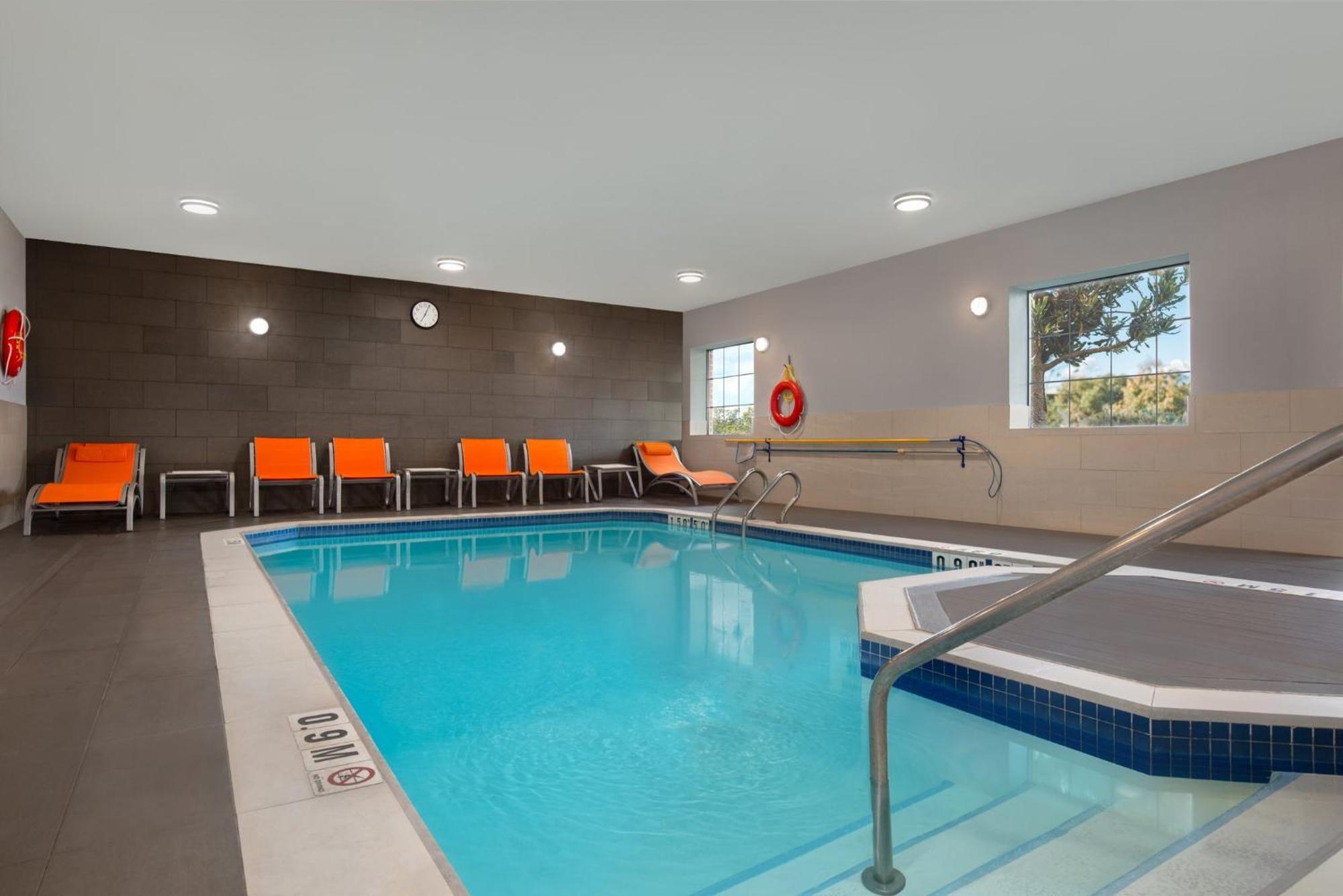 Holiday Inn Express Hotel & Suites Barrie By Ihg Eksteriør billede
